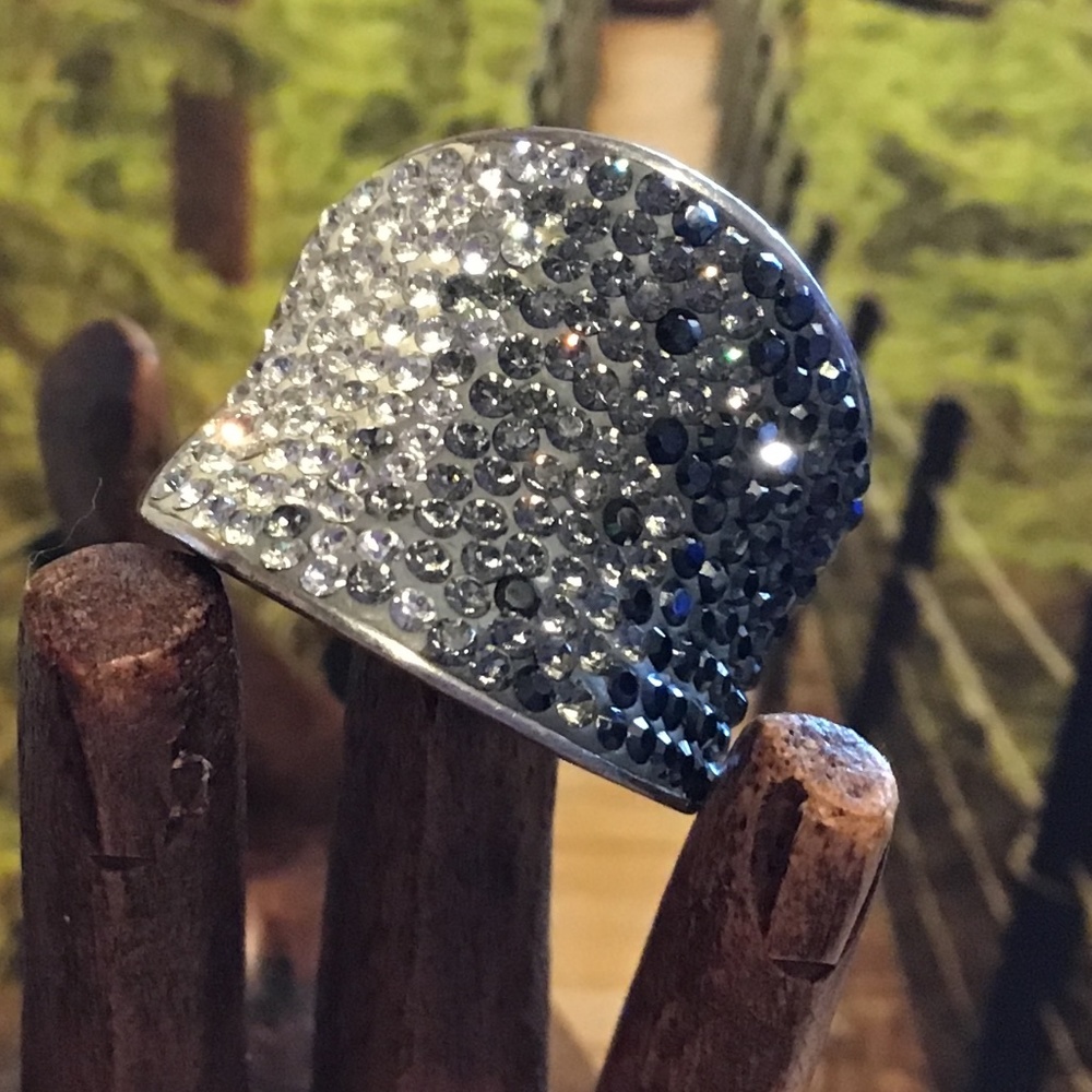Statement Crystal ring, black to grey to clear crystals